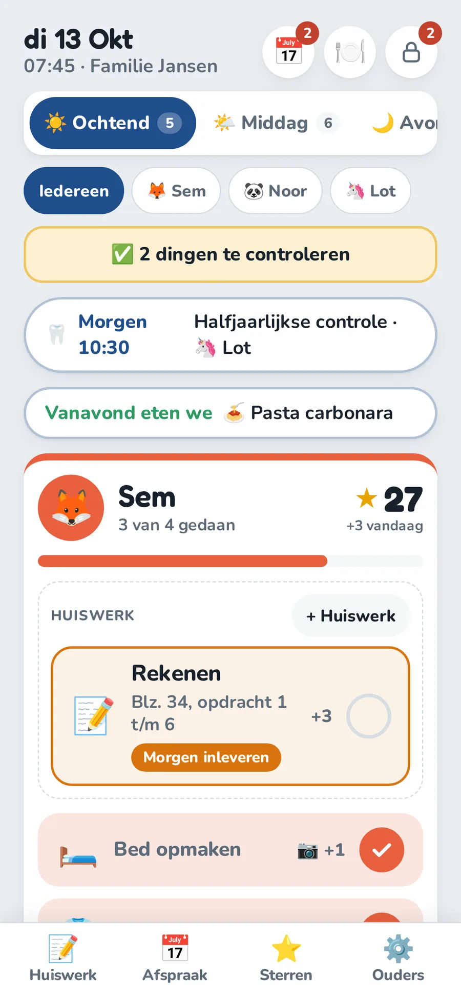 De app op de telefoon van een ouder